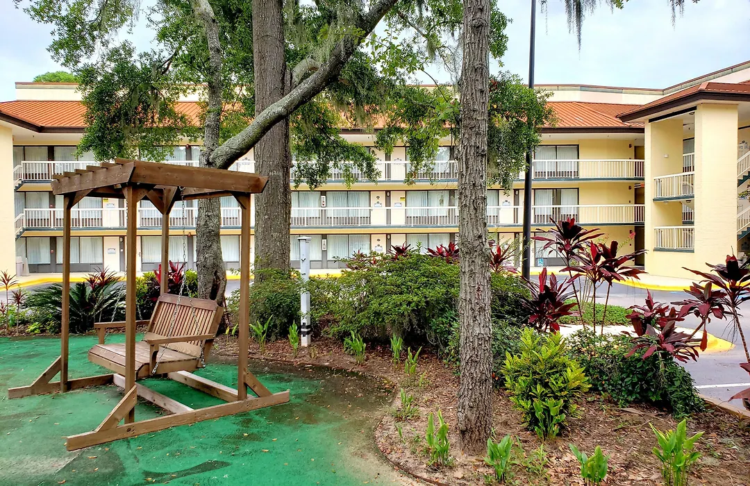 Simple Rewards Inn-1
