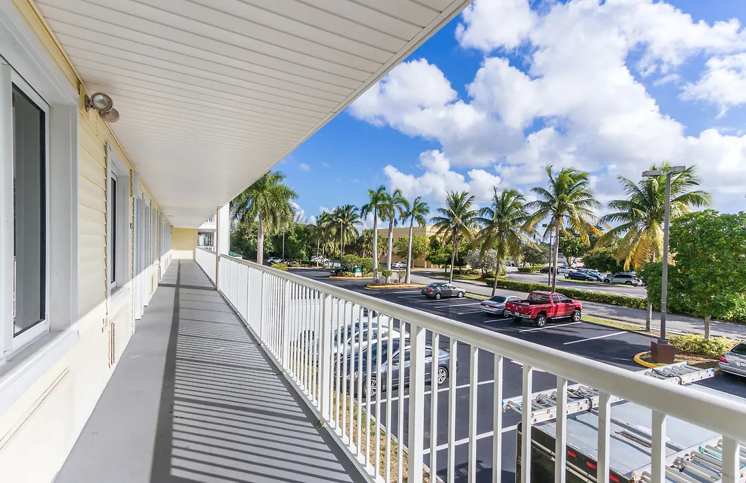 Hometowne Studios By Red Roof Fort Lauderdale-1