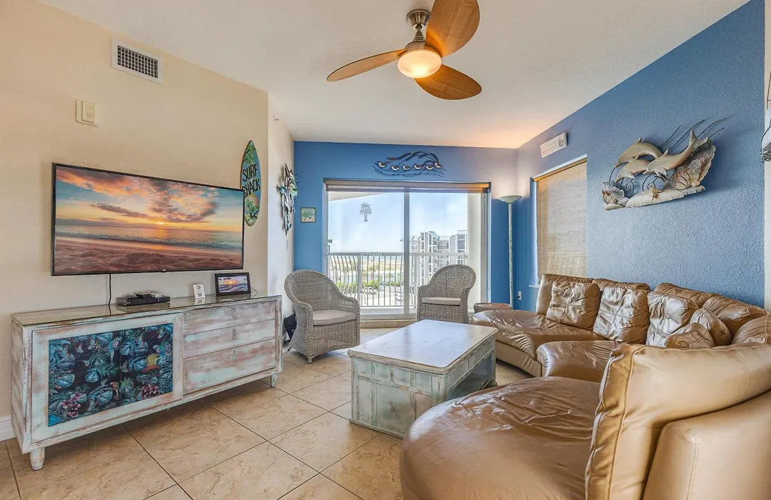 Steps To Beach Pool & Hot Tub Beach Gear-1