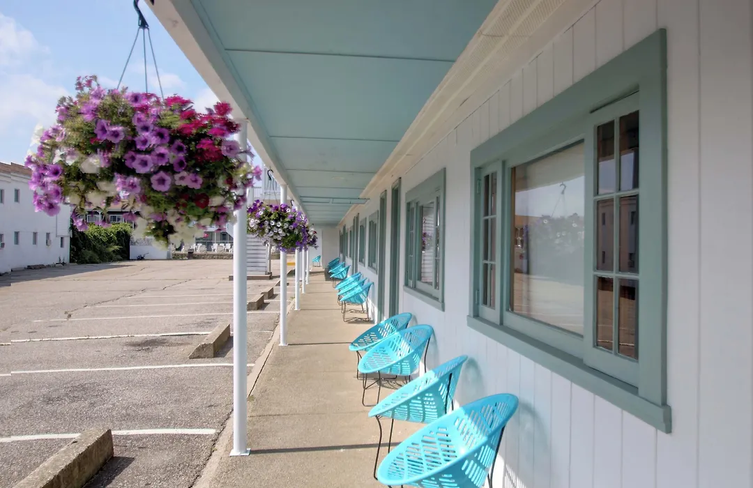 Dolphyn Motel-1