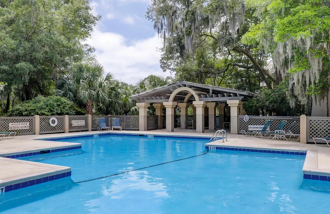 Colonnade Club 150-1