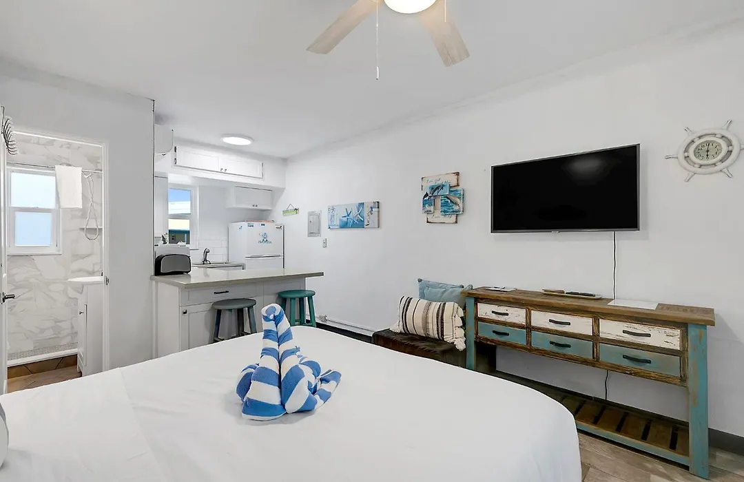 Tropic Terrace Suite #50 - Beachfront Resort-1