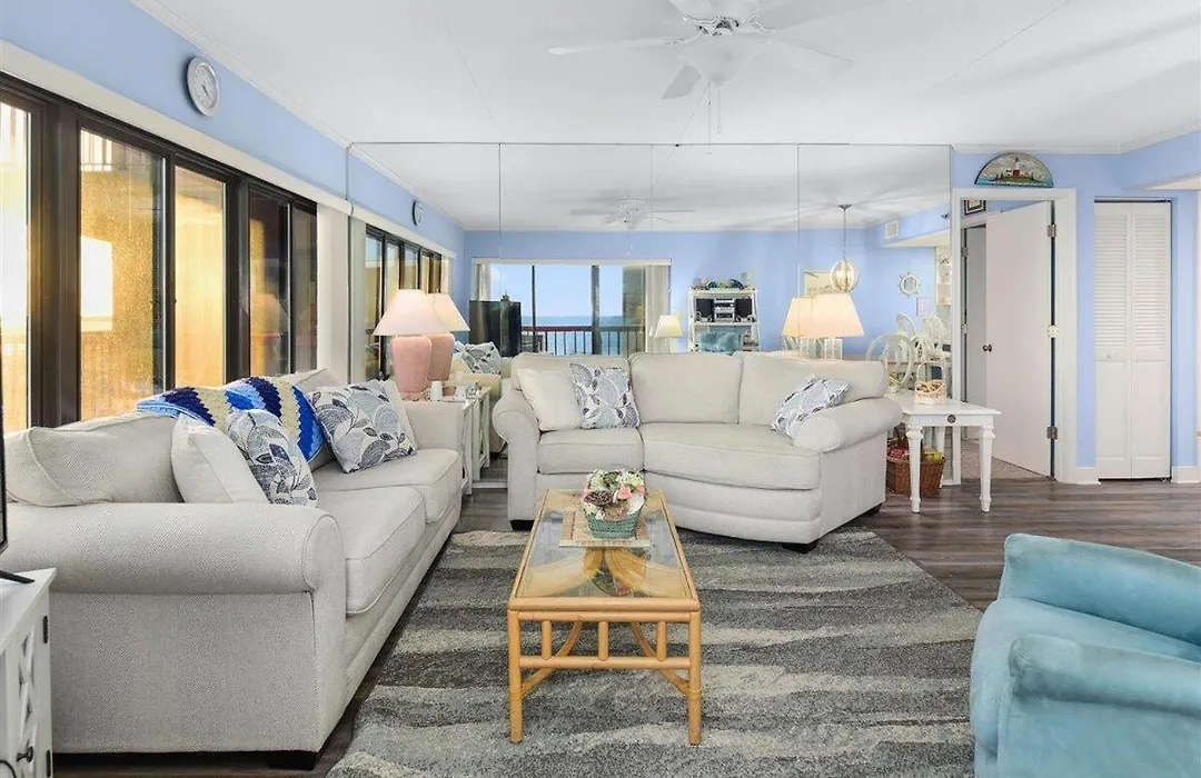 Ocean Front 1 Bedroom Rainbow Condo, Steps To The Beach!-1