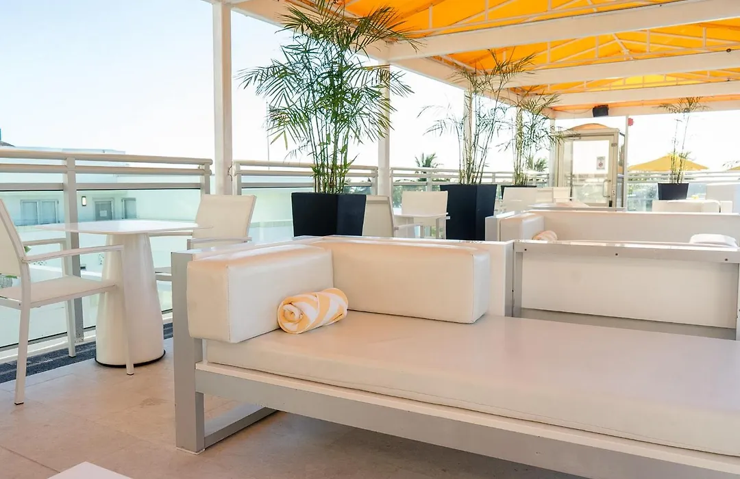 Leslie Hotel Ocean Drive-1
