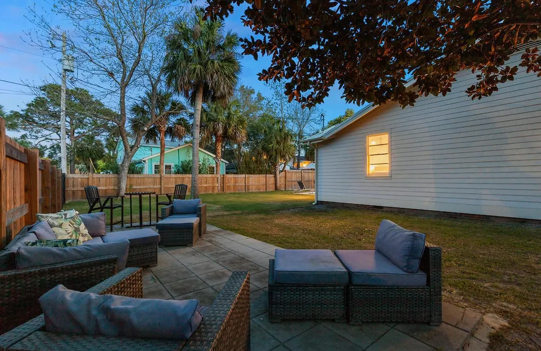 Striped Palm Estate-1