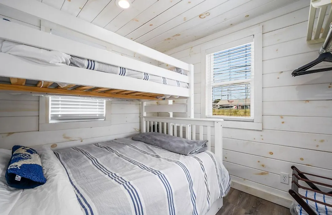 The Grey Pearl: Cozy Coastal Retreat-1