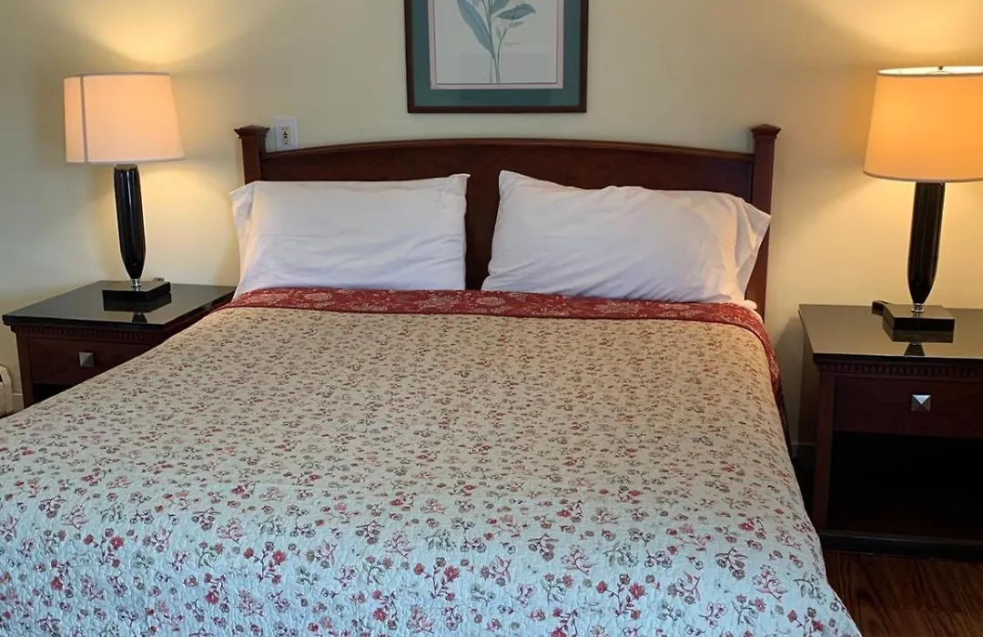 Royale Coach Motor Lodge-1