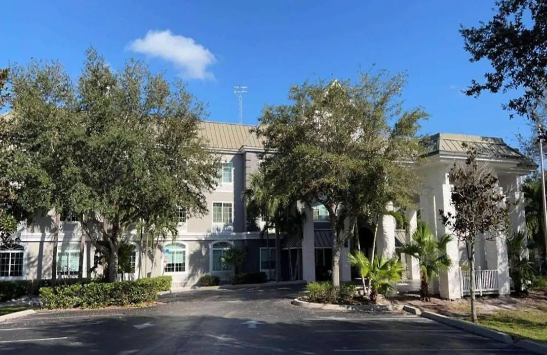 Hotel Flamingo Inn & Suites Vero Beach I-95-1