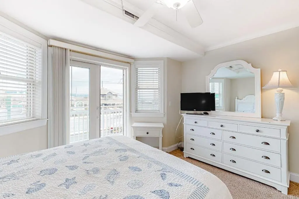 4100 Coastal #102-1