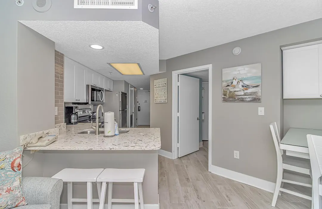 Immaculate! Beautifully Renovated Oceanfront 1 Bedroom Suite - Sleeps 4! - Roxanne Towers Unit 804-1