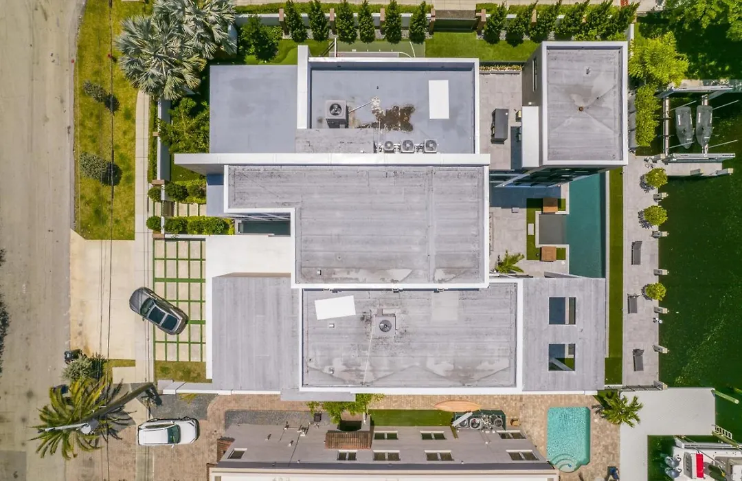 Three Story Waterfront Villa With Basketball And Mini Golf-1