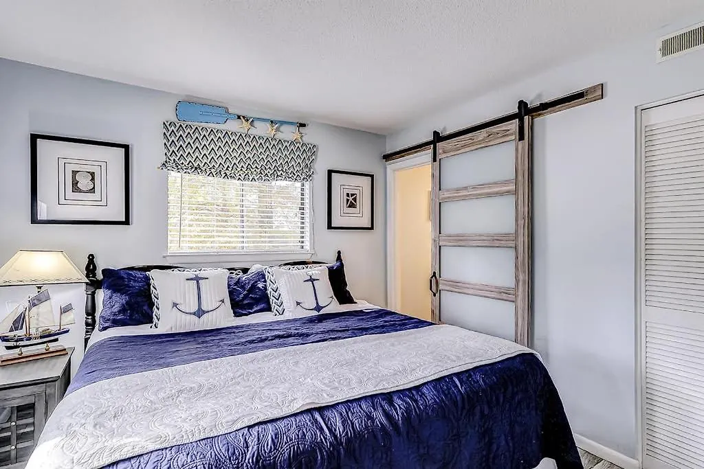 Fiddlers Cove 18B-1