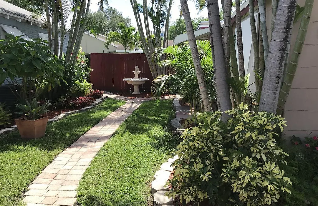Inn Leather Guest House-Gay Male Only-1