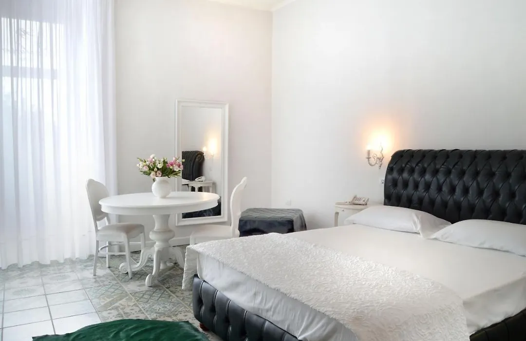 Barbarella Home-1