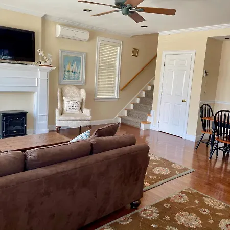 Modern Cottage Downtown Npt-Waites Wharf Cottage Re05618-Str-3