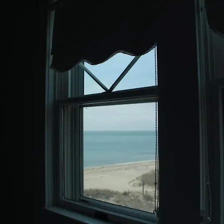 By The Sea Guests Bed & Breakfast And Suites-2