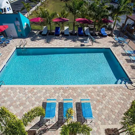 Days Inn By Wyndham Sarasota Bay-3