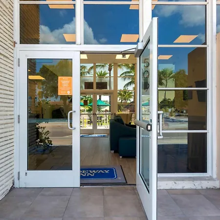 Downtown Hollywood Gardens Inn & Suites-3