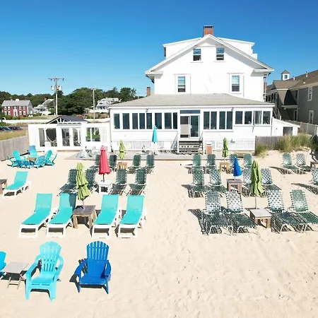 By The Sea Guests Bed & Breakfast And Suites-3