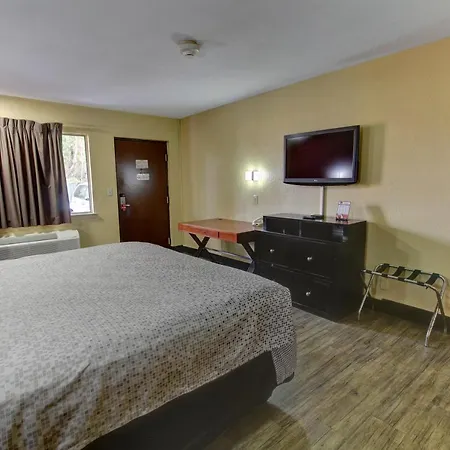 Econo Lodge Virginia Beach Town Center-3