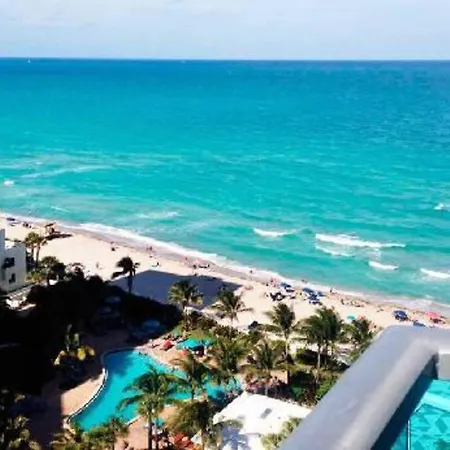 Beautiful Penthouse Condo With Stunning Views Of Both Ocean And City-3