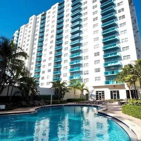 Beautiful Penthouse Condo With Stunning Views Of Both Ocean And City-2