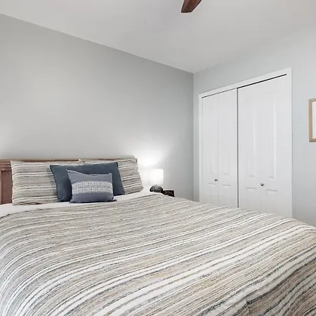 Beachfront - Renovated - Gulf View Bedroom - Flpcb5-3
