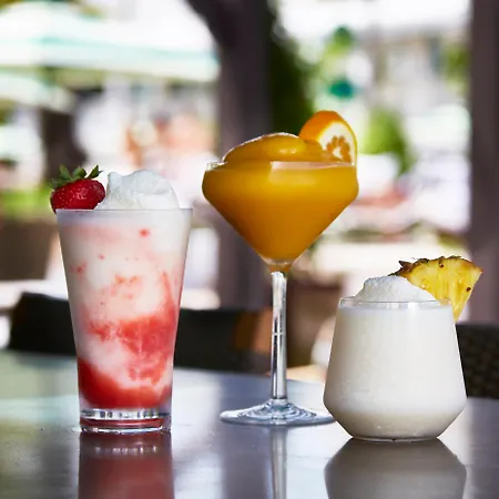 Kimpton Surfcomber Hotel By Ihg-3