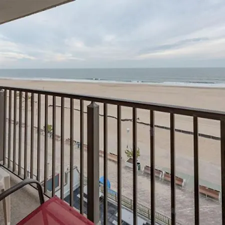Studio W Balcony And Ocean View - Boardwalk One - 203-2