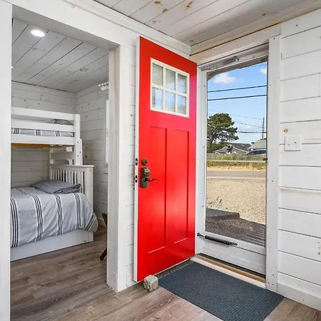 The Grey Pearl: Cozy Coastal Retreat-3