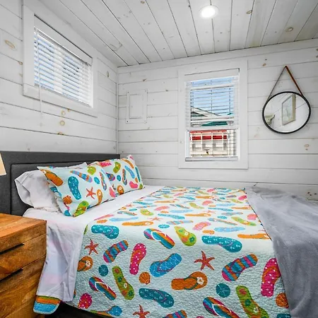 The Grey Pearl: Cozy Coastal Retreat-2