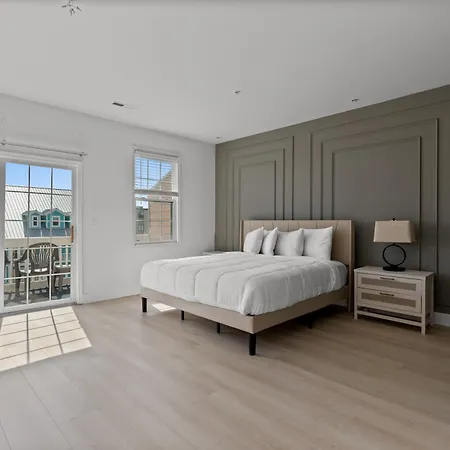 Luxurious Home With Theatre Room-2