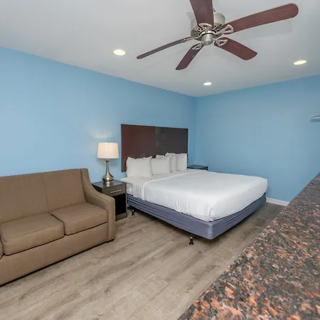 Commander Beach House Hotel-3
