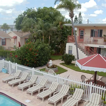 Carlton House Motel And Suites-2
