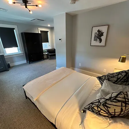 Entire Modern 7 Unit 7 Bath Boutique Inn-2