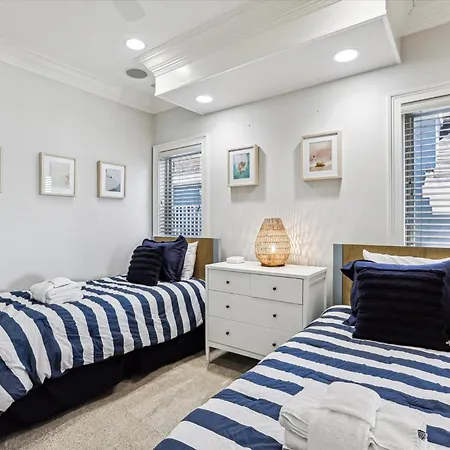 9 Singleton Beach Place- Renovated, Oceanfront, Pool, Elevator, Free Activities Included-2