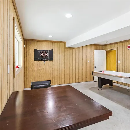 13 Moonshell Rd- Near Ocean,Huge Pool,Fully Fenced Backyard! Free Activities!-3