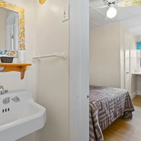 Beach Motel And Suites-3