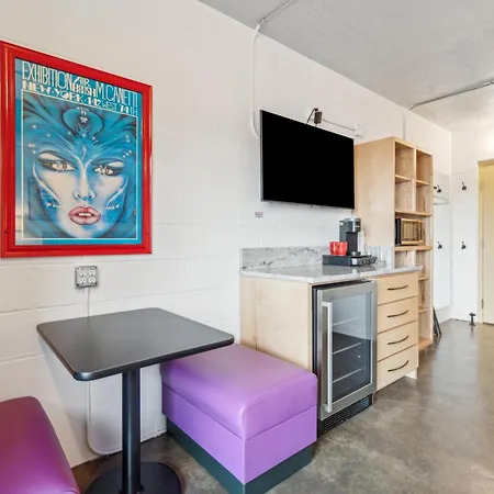 Boutique Vera Hotel In The Heart Of Folly Beach-3