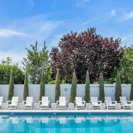 The St Laurent Guest Rooms-3