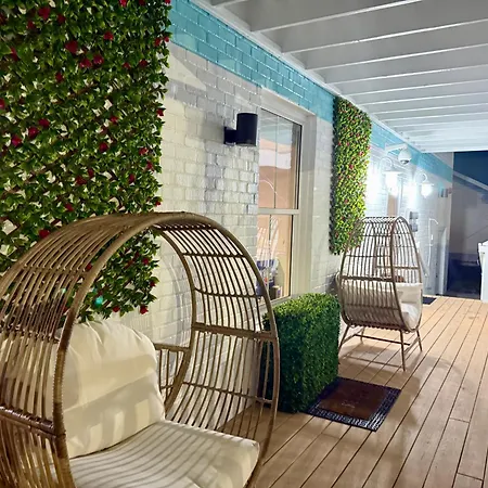 New 2026-Ocean Sands Beach Boutique Inn-24Hr Sauna And Salt-Mineral Pool-Free Beach Bikes And Famous Beach-Fresh Baked Cookies-Popcorn-In Room Bathrobes-Sunscreen-65 Inch Tvsnetflix-Bedside Candy-Free Laundry- 4 Grand Black Beds-Call & Save-1-252-Aha-3