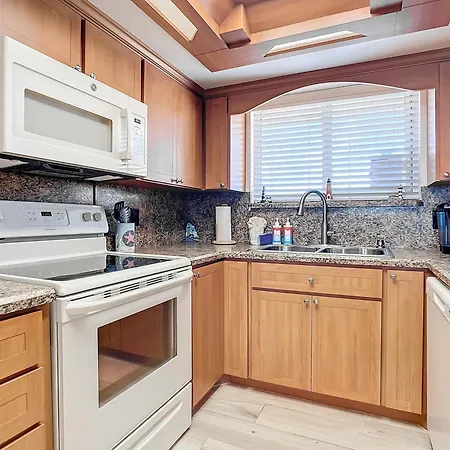 Oceanfront Condo - Beach, Pool & Bbq, Steps From Flagler Ave-3