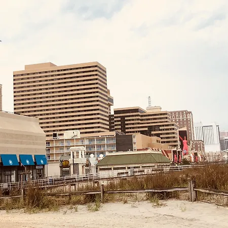 Ac Lodge By Beach And Boardwalk-2