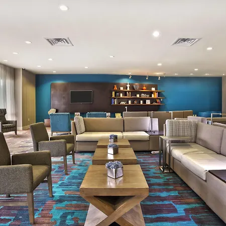 Courtyard By Marriott Gulfport Beachfront-2