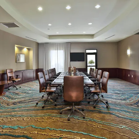 Courtyard By Marriott Gulfport Beachfront-3