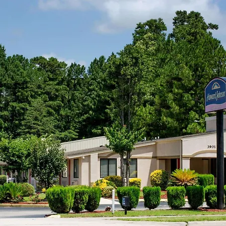 Howard Johnson By Wyndham Wilmington-3