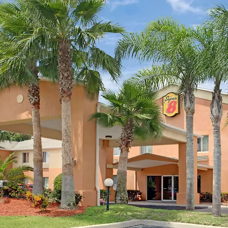 Super 8 By Wyndham Daytona Beach-2