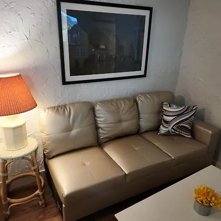 Jonathan Edwards Motel-2
