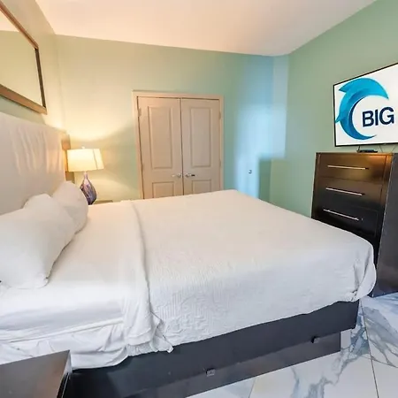 Amazing Beachfront Condo With Nice Hot Tub & Pools-2