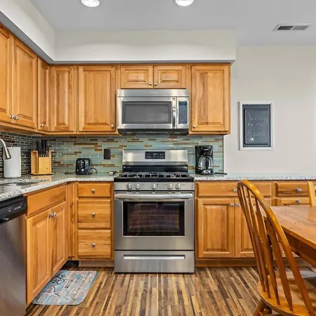 New 3Br - 2 Blocks Ocnj To Beach - Sleeps 10-3